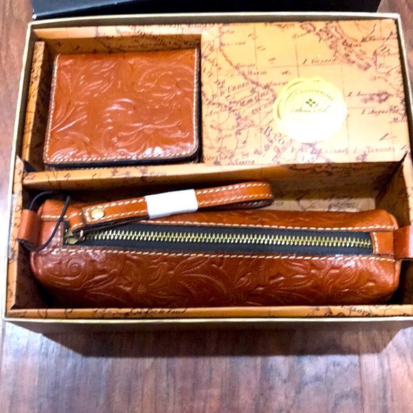 Patricia Nash Handbags - Patricia Nash Leather Wallet & Clutch Set